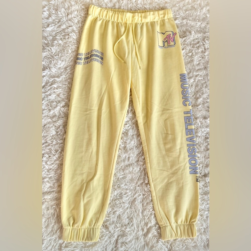 MTV Music Television Graphic Pastel Yellow Cuffed Drawstring Sweatpants